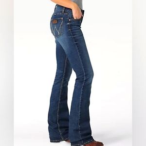 New without tags Womens Wrangler BOOTCUT Jeans Size 10